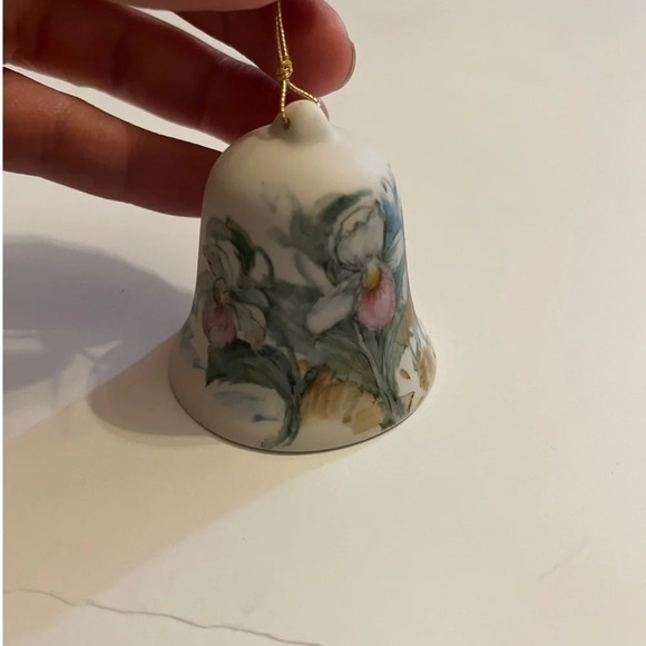 1992 Good Luck Bell Signed Floral Hand Painted Ceramic Unglazed - Picture 3 of 9